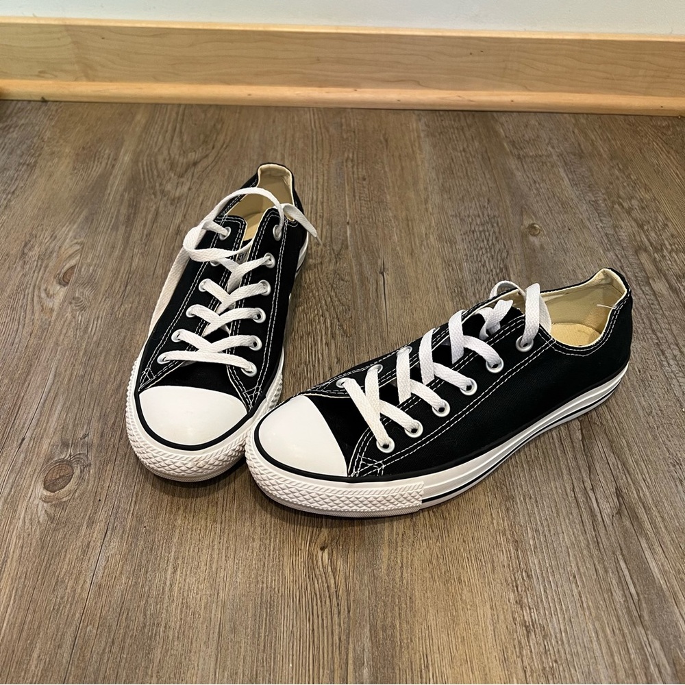 Classic Black Converse sneakers mens 8 women’s 10